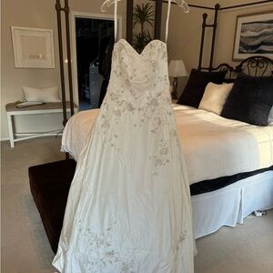 David's Bridal Ivory Gown with Delicate Embellishments - Bridal Size 6